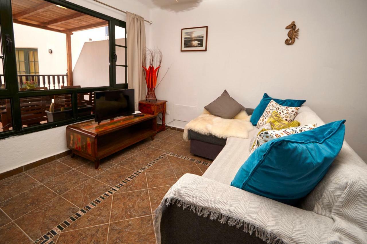 Casa Margarita - Shared Pool - Close To Seafront Promenade Punta Mujeres エクステリア 写真