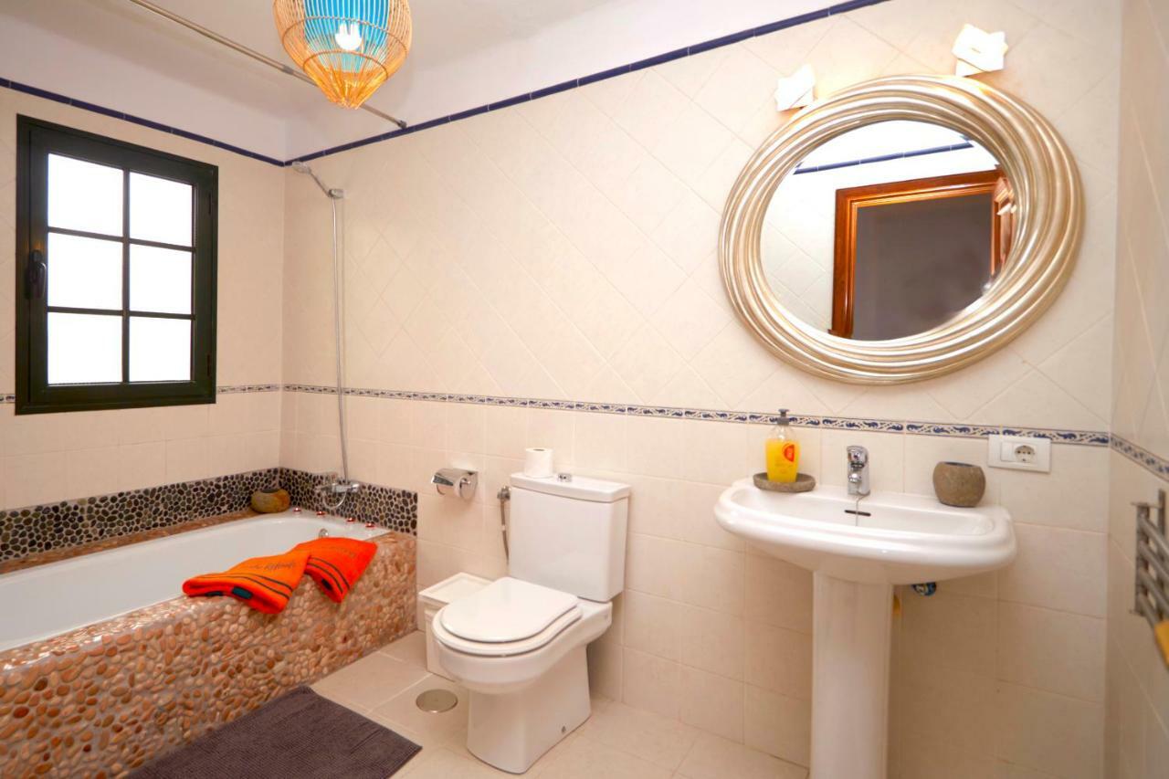 Casa Margarita - Shared Pool - Close To Seafront Promenade Punta Mujeres エクステリア 写真